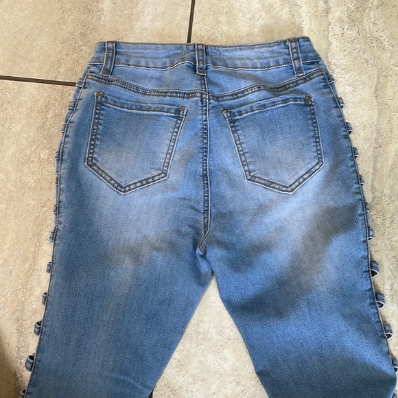 Encore Stretchy Side Cutout Jeans Size 5 - Picture 5 of 5